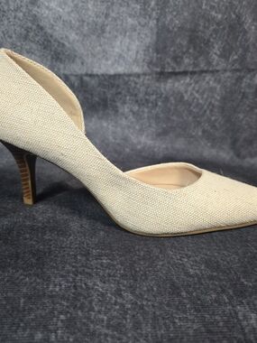 Kelly & Katie Cream Pointed-Toe Mid Kitten Heel Pumps